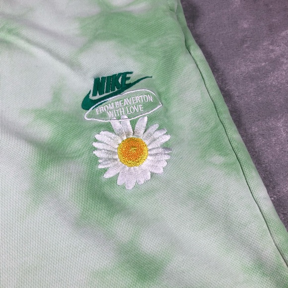 Nike Shorts Mens XL Green Tie Dye Have A Nike Day French Terry Lounge DN3839-332 - Picture 6 of 10